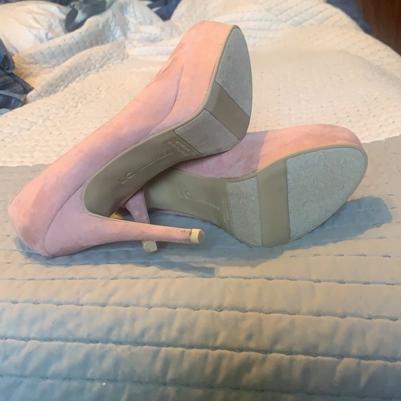 Pink suede heels - Picture 3 of 3
